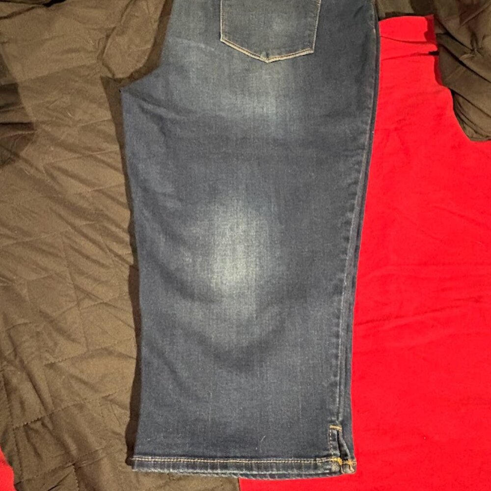 Chico's Slim Leg Jean Capri Size 3R (16R)